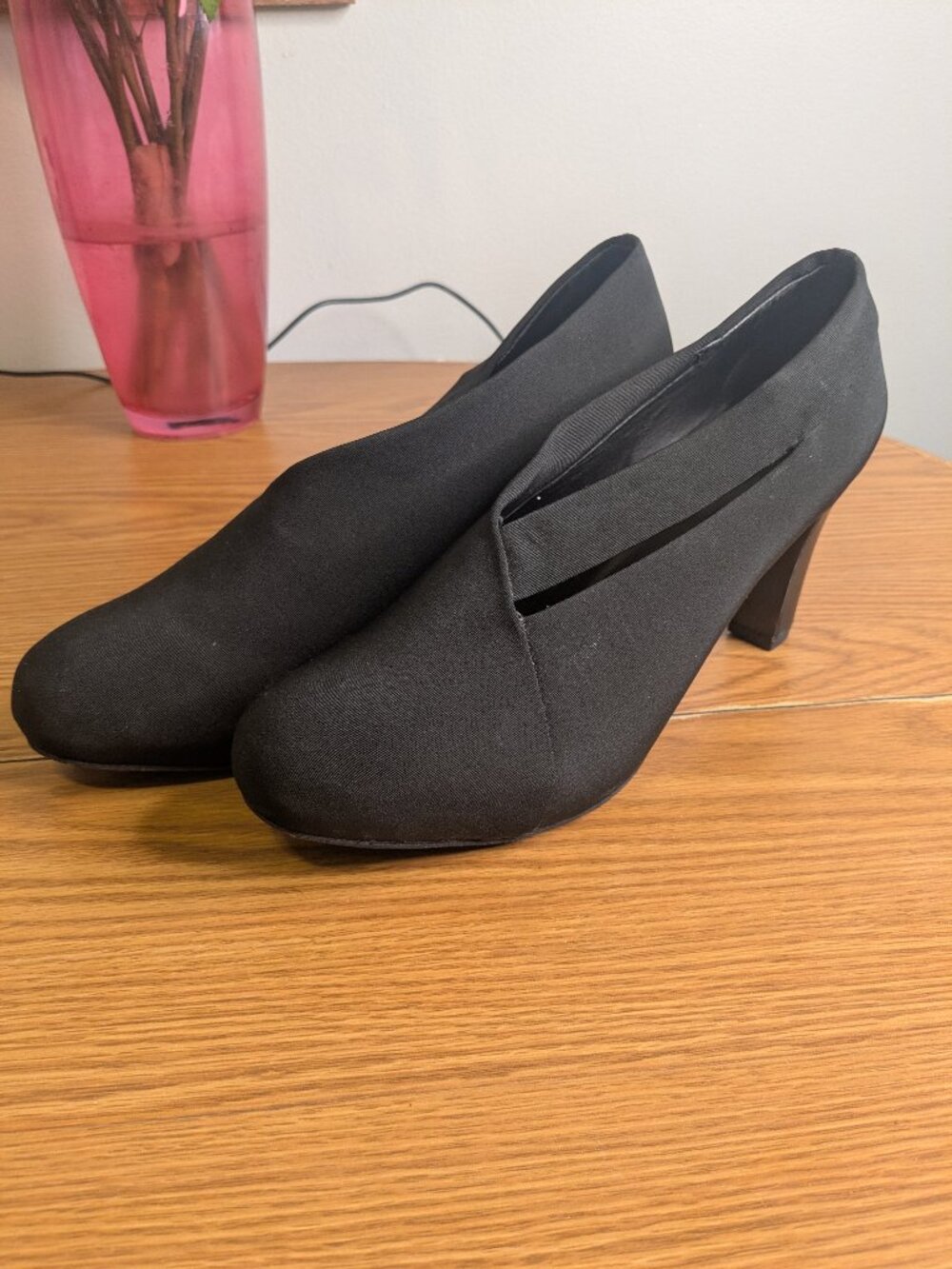 eileen fisher 9 1/2 black shoes heels Vero Cuoio slip on stretchy matte cut out